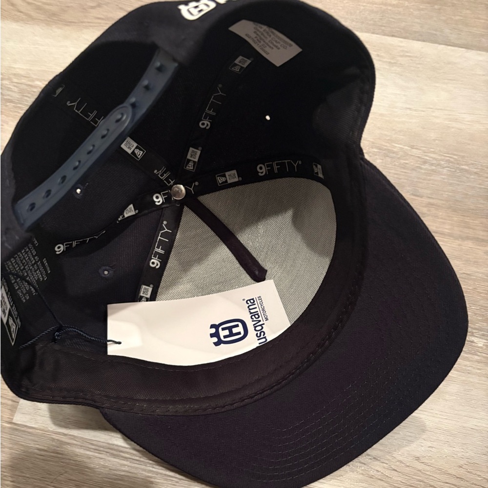 NWT HUSQVARNA MOTORCYCLES SNAPBACK - Picture 2 of 2